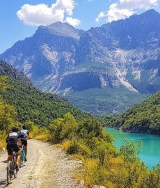 Cykelferie med guide i Albanien – socialt og trygt i gruppe